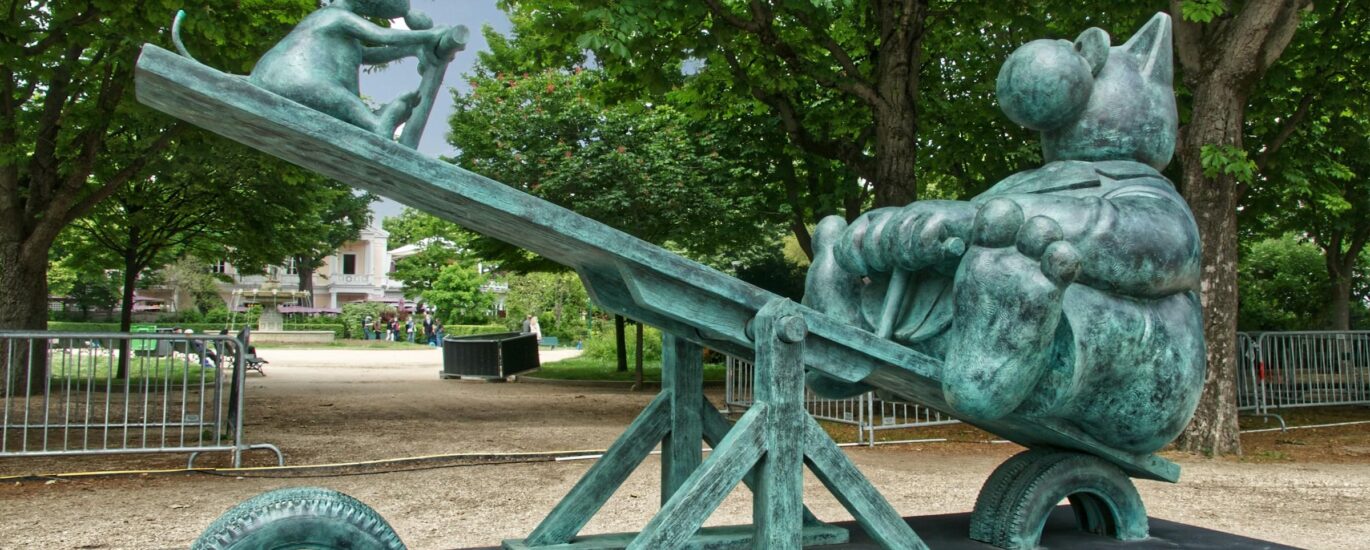 Bitcoin, dollar move in near-perfect opposition. It hasn't been this extreme in almost 4 years.