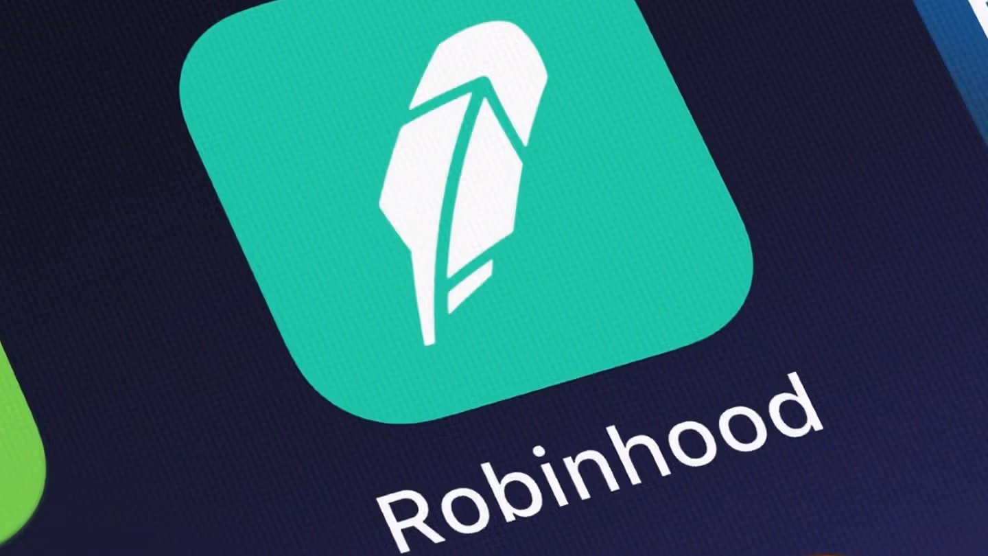 Robinhood app on a smartphone (Shutterstock)