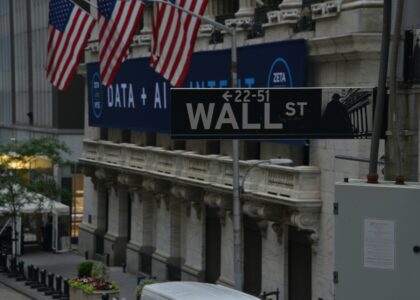 Banking groups escalate fight over stablecoin yield ahead of Senate vote