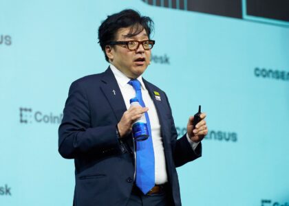 Bitcoin ending May above $76,000 would confirm new bull market, Tom Lee says