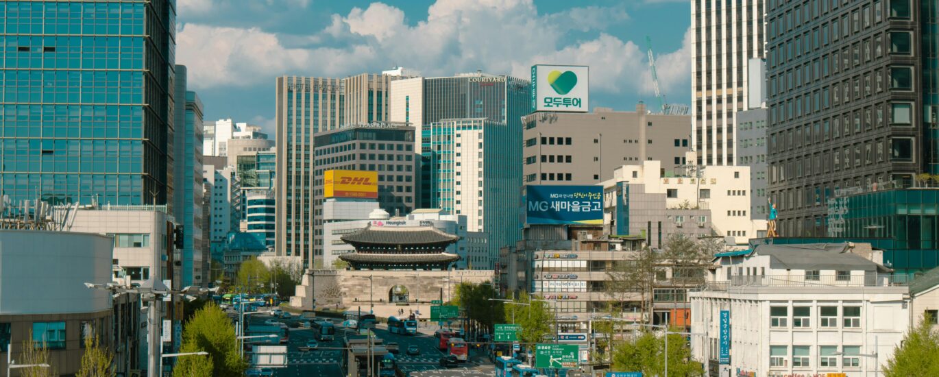 Hana Bank to acquire $670 million stake in Upbit operator Dunamu