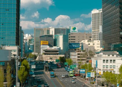 Hana Bank to acquire $670 million stake in Upbit operator Dunamu