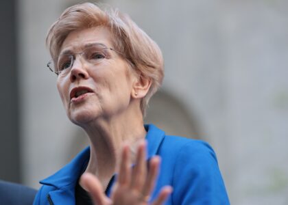 Senator Elizabeth Warren accuses U.S. regulator of approving unqualified crypto banks