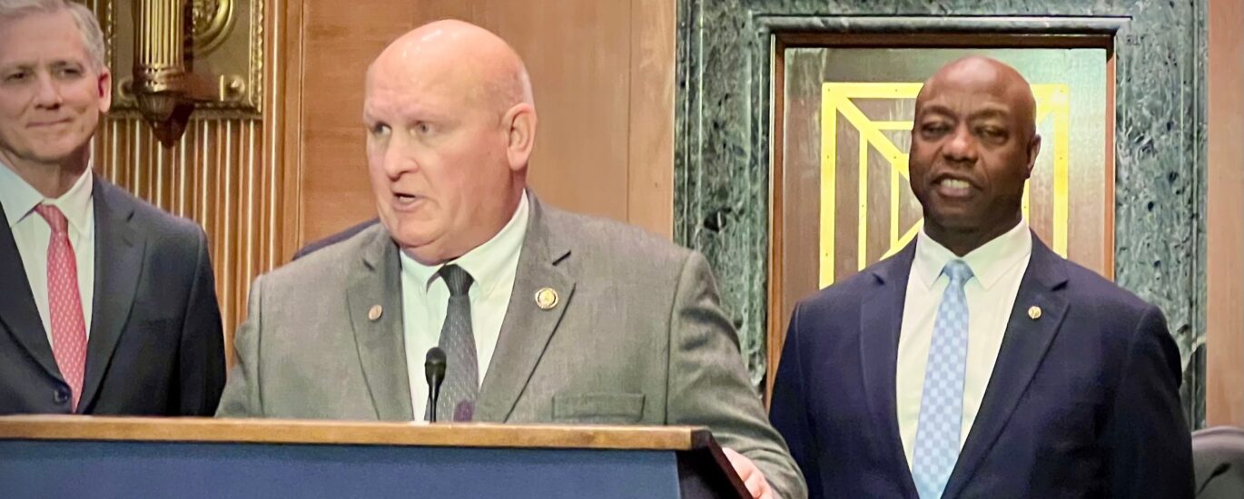 U.S. House lawmakers who oversee the CFTC are urging Trump to fill the commission