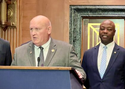 U.S. House lawmakers who oversee the CFTC are urging Trump to fill the commission