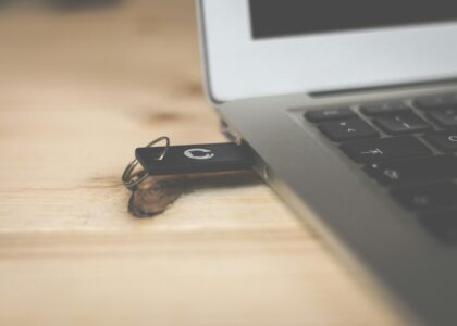 Microsoft found malware that hijacks crypto wallets and spreads through USB sticks
