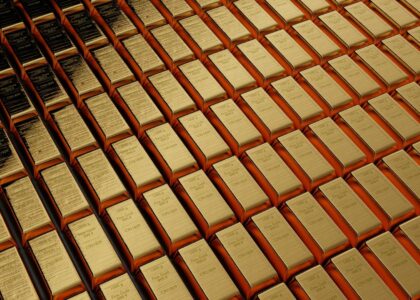 Ballooning U.S. debt sends investors to bitcoin, gold to shelter from dollar devaluation