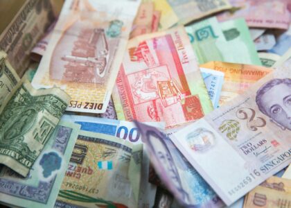 Bitcoin's quiet split: Strong in USD, lagging in JPY as Yen rises on intervention fears