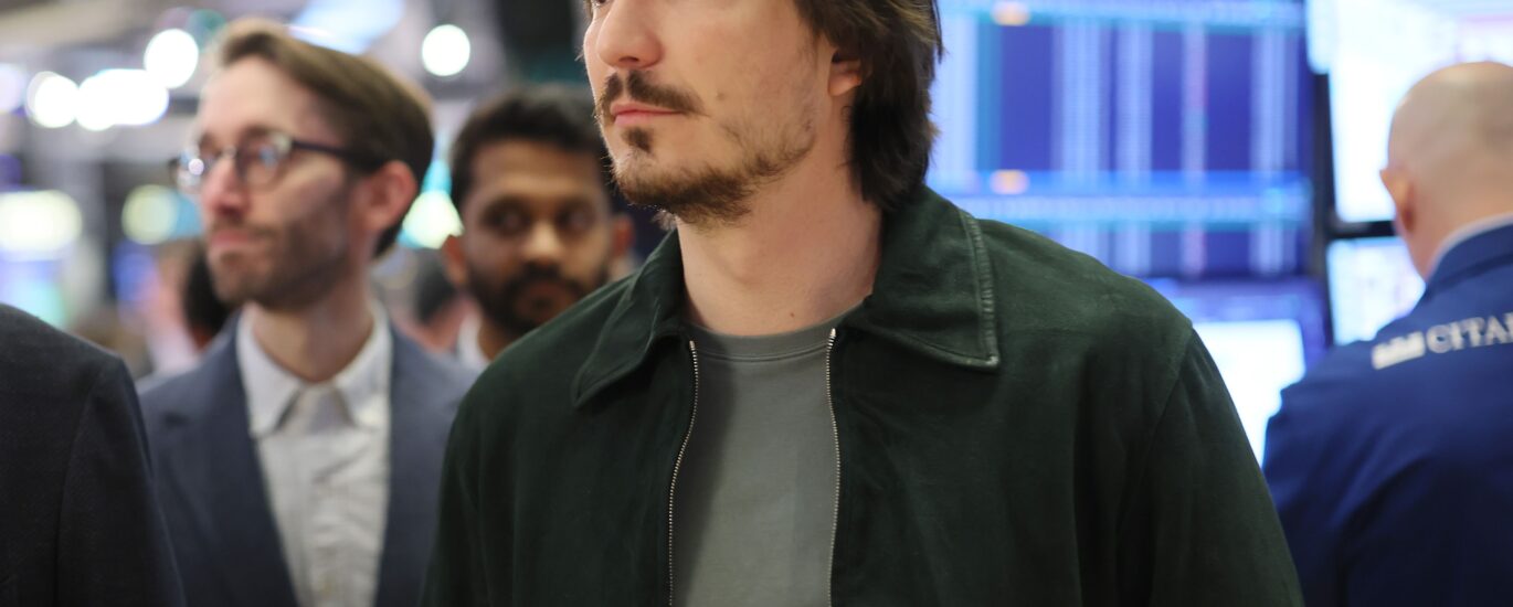 Robinhood’s CEO Vlad Tenev fires back at AMC CEO in escalating fight over stock tokens
